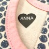 Ontwerp uw eigen kiss-cut instrijklabels voor op uw kleding en ander textiel. 