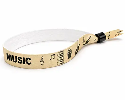Beige polsbandjes voor muziekfestivals