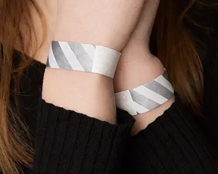 Zilver met witte strepen Tyvek polsbandjes